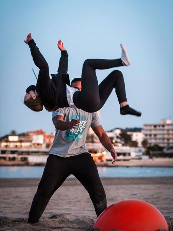Clases de gimnasia artistica y acrobacias para ninos y jovenes en indomove academy